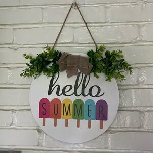 “Hello Summer” sign